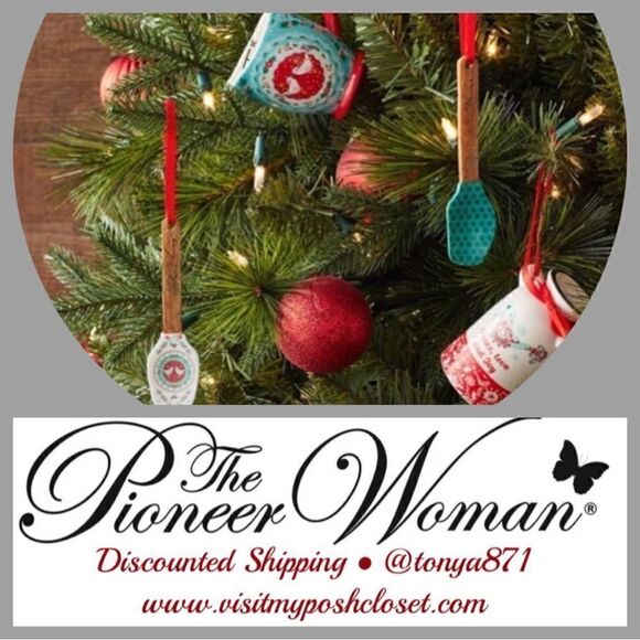 2022 🦋 New Pioneer Woman Kitchen Christmas Ornament Bundle, Set of 4 - Picture 3 of 9